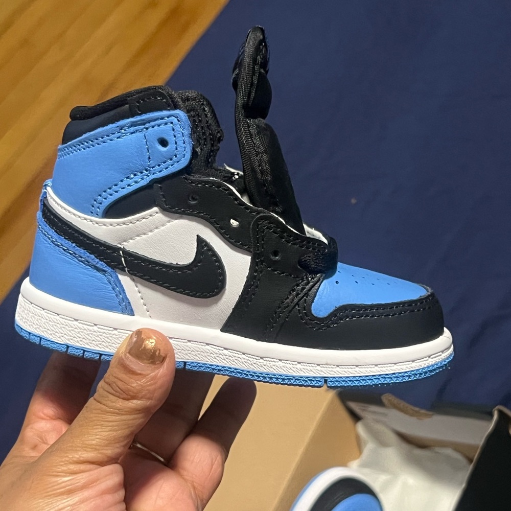 Air Jordan 1 retro hight og td ‘unc toe ‘- NEW